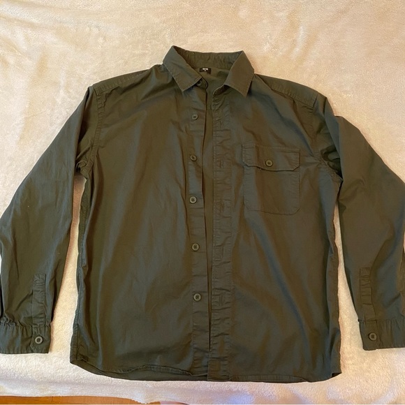 Uniqlo button down longsleeve shirt - Picture 1 of 5